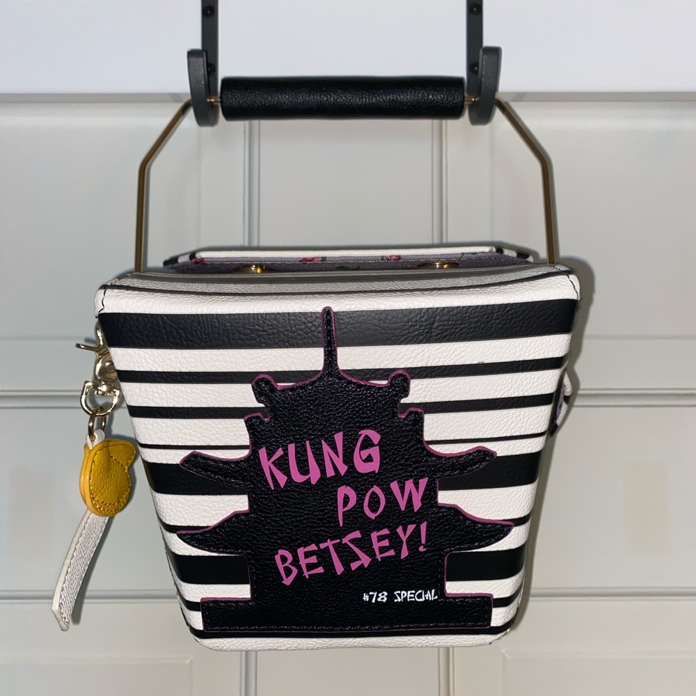 💥Betsy Johnson Kung Pow Bag!💥